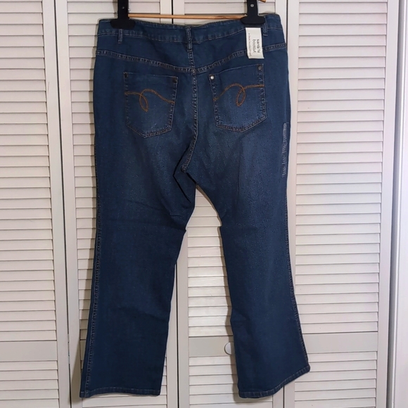 Avenue Denim Santa Fe Boot Cut Classic bootleg silhouette Size 20 Petite - Picture 3 of 7